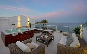 Casa Latino - Oceanfront - Luxury&Charming villa- Jacuzzi at Rooftop